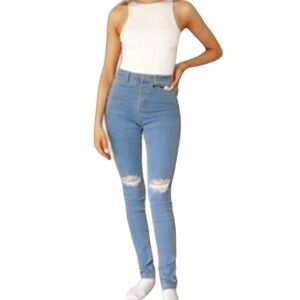 NWOT Boohoo tall (5'7") skinny distressed light wash jeans